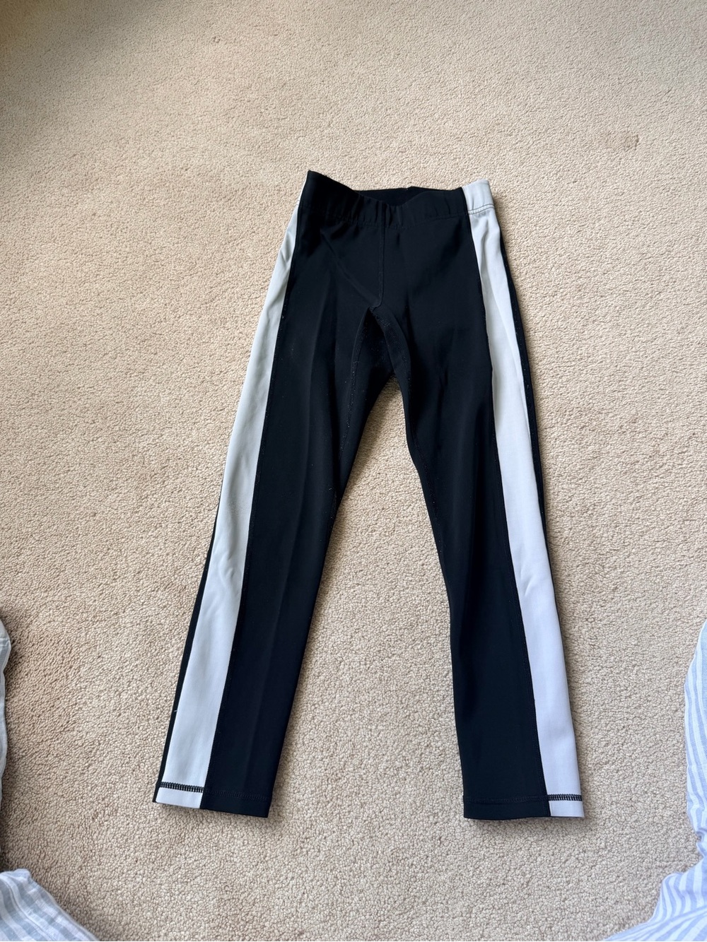 Kendall & Kylie Leggings black with white stripe
